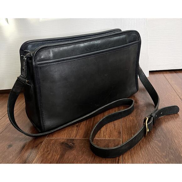 COACH Vintage 80’s Navy Leather 9820 Swagger Purse Bag Crossbody Made USA - Picture 2 of 12